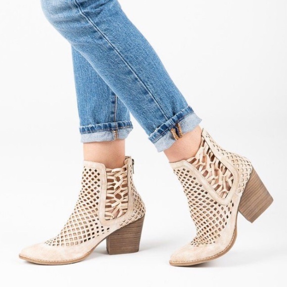 New Coconuts by Matisse Size 7 Walk On Booties - Picture 1 of 6